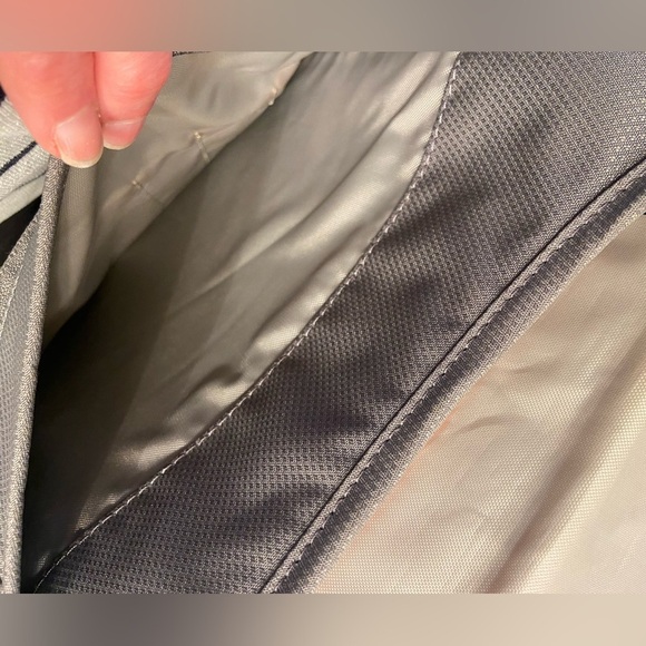 STM Crossbody Tablet iPad Bag —Pockets, Pockets, Pockets! - Picture 10 of 13